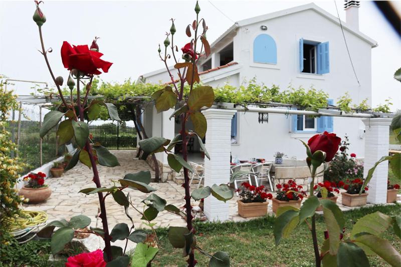 Sea Breeze Coastal House-in Almyros Beach