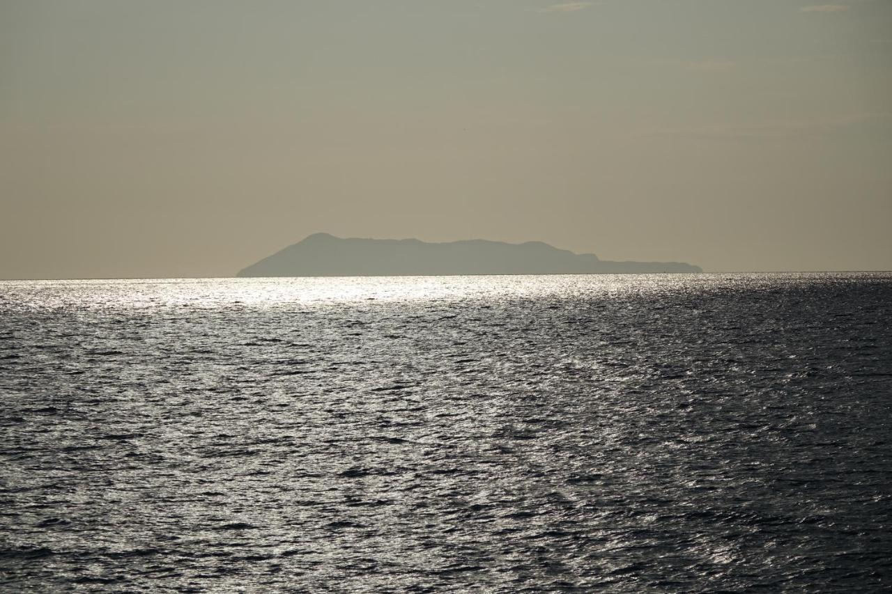 Sea Breeze Coastal House-in Almyros Beach Villa